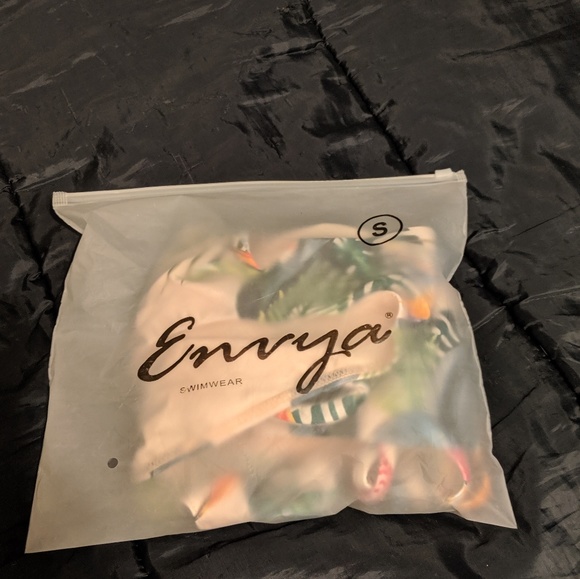 One Piece worn once - Picture 3 of 5